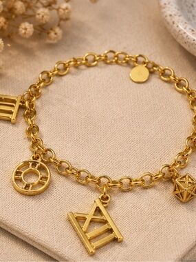 Luxe Gold Charm Bracelet with Roman Numeral Pendant